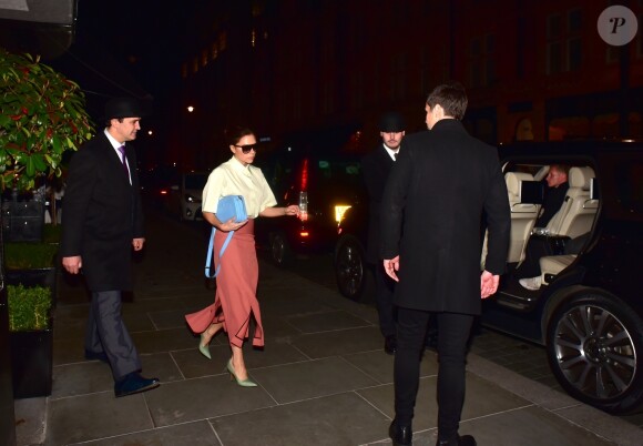 Victoria Beckham à la sortie du restaurant Scott's à Londres, le 15 mars 2018.