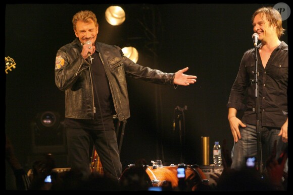 Johnny Hallyday et son fils David Hallyday en concert à La cigale, le 17 mars 2008. 