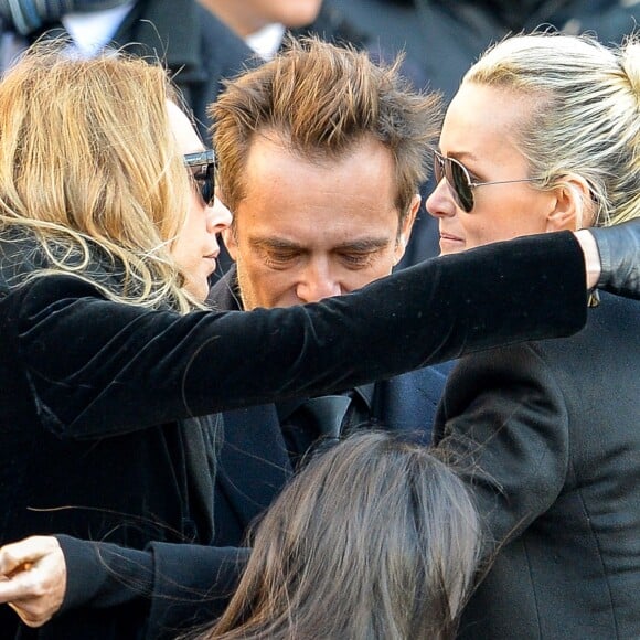 David Hallyday, Laura Smet, Laeticia Hallyday et ses filles Jade et Joy devant l'église de la Madeleine pour les obsèques de Johnny Hallyday à Paris, France, le 9 décembre 2017. © Veeren/Bestimage