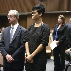 Rihanna assiste à la comparution de Chris Brown au tribunal de Los Angeles. Juin 2009.