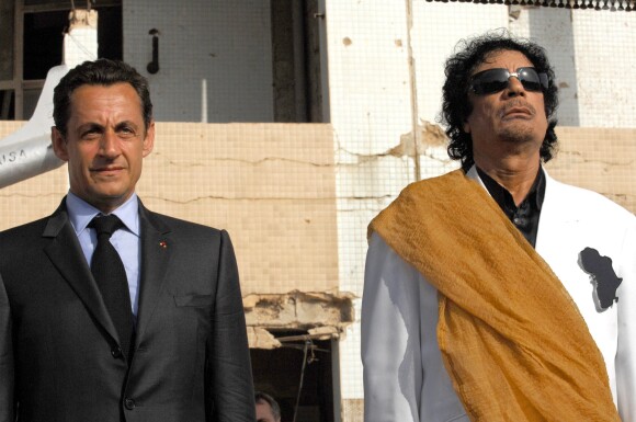 Nicolas Sarkozy reçu par le colonel Kadhafi à Tripoli, Libye le 25 juillet 2007. 