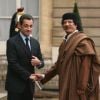 Nicolas Sarkozy reçoit le colonel Kadhafi à Paris, le 10 décembre 2007