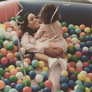 Amel Bent avec sa fille Sofia pour son 2e anniversaire, Instagram, le 4 février 2018.