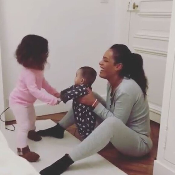 Amel Bent avec ses filles Sofia et Hana sur Instagram, le 19 mars 2018.