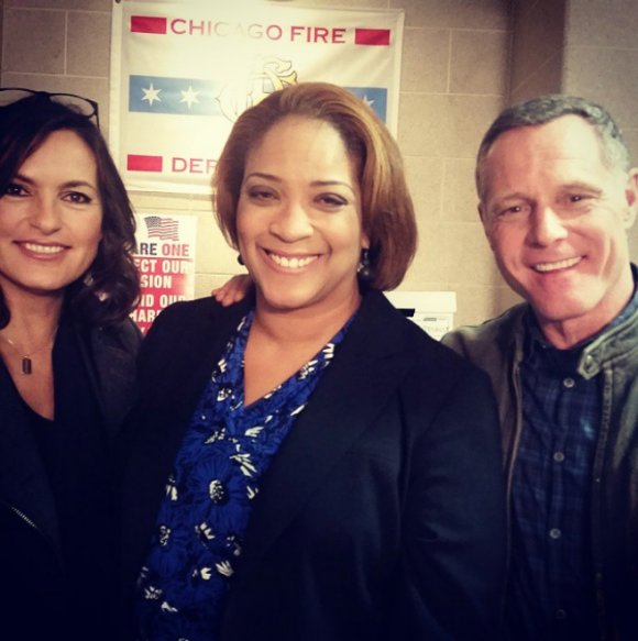 DuShon Monique Brown avec Mariska Hargitay et Jason Beghe en mars 2015, photo Instagram. L'actrice de la série Chicago Fire est morte le 23 mars 2018 à 49 ans.