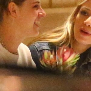 Exclusif - Kristen Stewart et sa petite amie Stella Maxwell dînent dans un restaurant à Los Angeles le 21 mars 2018.