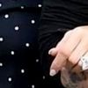 Exclusif - Paris Hilton embrasse son fiancé Chris Zylka à la sortie de la bijouterie Cartier à Los Angeles, le 7 mars 2018.