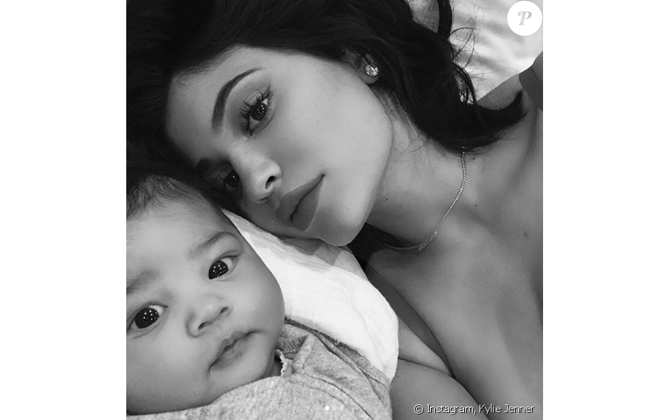 People : Kylie Jenner révèle enfin le visage de son bébé à ses fans (photos)