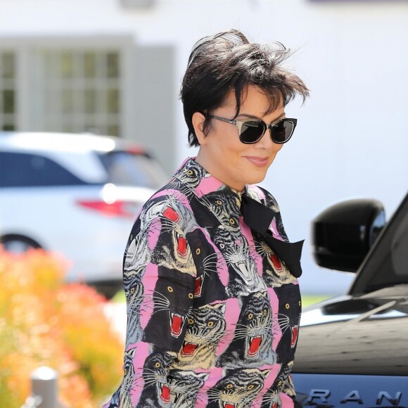 Exclusif - Kris Jenner souriante à la sortie du restaurant Casa Vega à Calabasas, le 27 mars 2018.