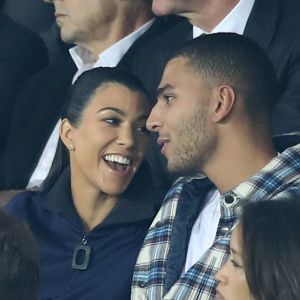 Kourtney Kardashian et son compagnon Younes Bendjima assistent au match de Champions League "PSG - Bayern Munich (3-0)" au Parc des Princes à Paris, le 27 septembre 2017. © Cyril Moreau/Bestimage