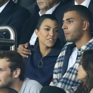 Kourtney Kardashian et son compagnon Younes Bendjima assistent au match de Champions League "PSG - Bayern Munich (3-0)" au Parc des Princes à Paris, le 27 septembre 2017. © Cyril Moreau/Bestimage