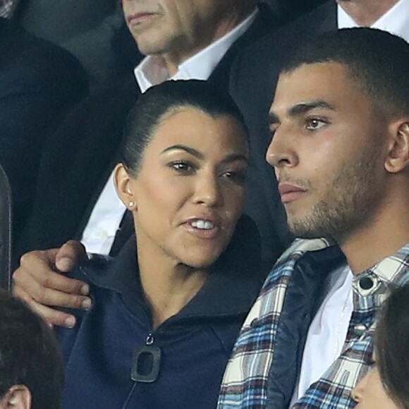 Kourtney Kardashian et son compagnon Younes Bendjima assistent au match de Champions League "PSG - Bayern Munich (3-0)" au Parc des Princes à Paris, le 27 septembre 2017. © Cyril Moreau/Bestimage