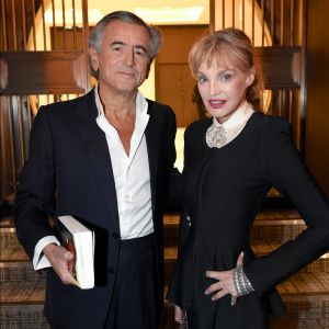 Exclusif - Bernard-Henri Lévy et sa femme Arielle Dombasle - Bernard Henri-Lévy présente son nouveau livre "L'esprit du judaïsme" à la communauté juive de Paris le 8 février 2016.