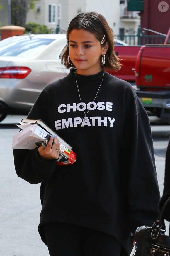 Exclusif - Selena Gomez est allée déjeuner avec des amies à Studio City. Le 25 mars 2018