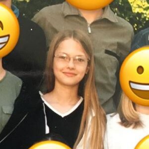 Caroline Receveur ressort des photos dossier sur Instagram le 31 mars 2018.