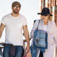 Exclusif - Blake Lively et son mari Ryan Reynolds se baladent en amoureux dans les rues de New York, le 18 mai 2017.