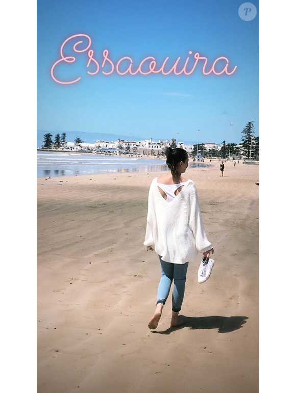 Pauline Ducruet se promène sur la plage à Essaouira au Maroc après l'arrivée du Rallye Aïcha des Gazelles, image extraite de sa story Instagram du 3 avril 2018.