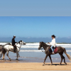 Pauline Ducruet fait du cheval sur la plage à Essaouira au Maroc après l'arrivée du Rallye Aïcha des Gazelles, image extraite de sa story Instagram du 3 avril 2018.