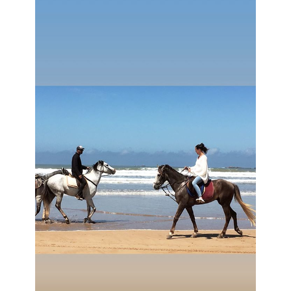 Pauline Ducruet fait du cheval sur la plage à Essaouira au Maroc après l'arrivée du Rallye Aïcha des Gazelles, image extraite de sa story Instagram du 3 avril 2018.