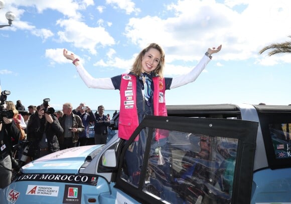 Jazmin Grace Grimaldi, engagée dans la catégorie E-Gazelles, lors du départ du 28e Rallye Aïcha des Gazelles du Maroc sur la Promenade des Anglais à Nice le 17 mars 2018.