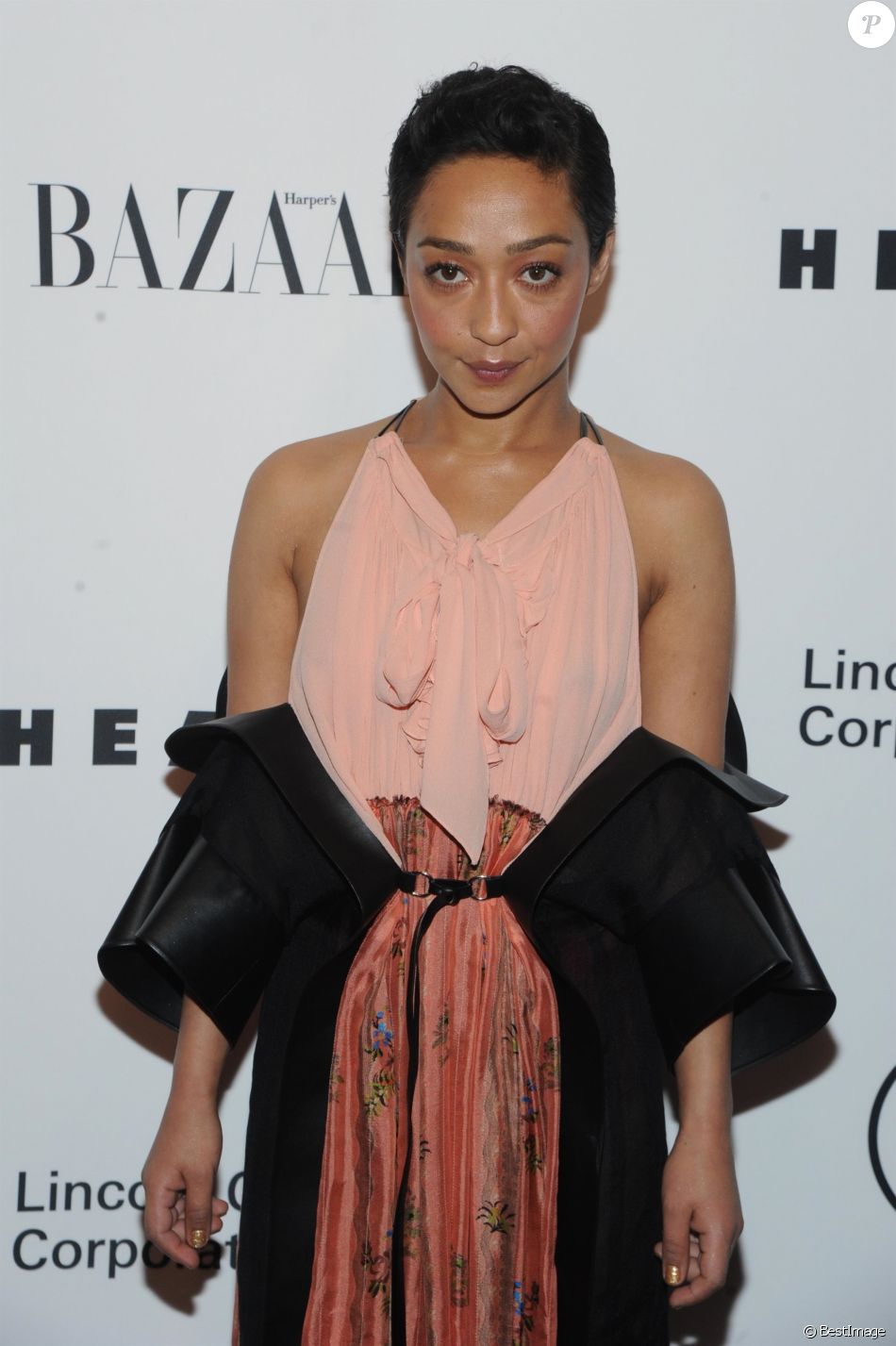 Ruth Negga à la soirée Louis Vuitton & Nicolas Ghesquire for Harpers