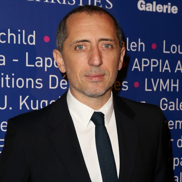 Gad Elmaleh - Le professeur S. Lyonnet, président de l'Institut des maladies génétiques, et le galériste K. Mennour ont organisé la soirée "Heroes for Imagine", une grande vente aux enchères d'oeuvres d'art animée par G. Elmaleh et dirigée par le président de Christie's F. de Ricqlès à l'institut Imagine, dans le XVe arrondissement de Paris. Les fonds récoltés au cours de la soirée vont pouvoir financer la recherche médicale au sein d'Imagine, "un institut qui allie au même endroit les enfants malades, leurs familles, les chercheurs et les médecins", explique S. Lyonnet. Paris, le 12 Février 2018. © Dominique Jacovides/Bestimage