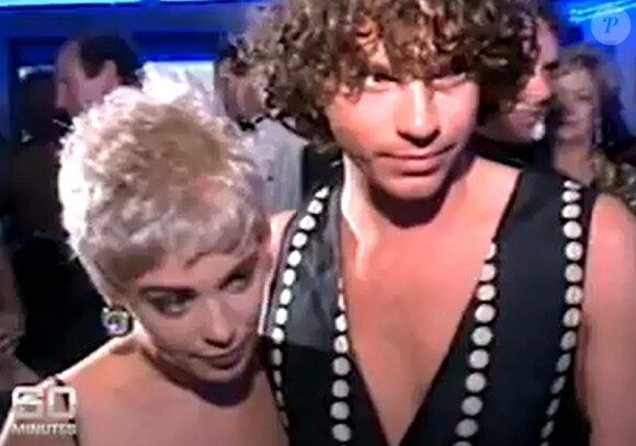 Kylie Minogue a vécu une relation passionnelle avec Michael Hutchence, chanteur du groupe INXS, retrouvé mort en 1997.