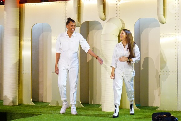 Stromae, sa femme Coralie Barbier (enceinte) et son frère Luc Junior Tam (directeur artistique) sont venus présenter au Bon Marché la 5 ème collection deq vêtements de leur marque Moseart. Une collection unisexe dont les imprimés s'inspirent de l'art déco et de l'art nouveau qui ont façonné Bruxelles où ils vivent. Ils proposent également une ligne dédiée à la maison. Paris le 6 avril 2018 