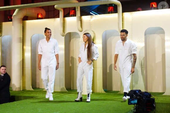 Stromae, sa femme Coralie Barbier (enceinte) et son frère Luc Junior Tam (directeur artistique) sont venus présenter au Bon Marché la 5 ème collection deq vêtements de leur marque Moseart. Une collection unisexe dont les imprimés s'inspirent de l'art déco et de l'art nouveau qui ont façonné Bruxelles où ils vivent. Ils proposent également une ligne dédiée à la maison. Paris le 6 avril 2018 