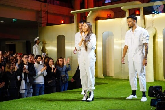Stromae, sa femme Coralie Barbier (enceinte) et son frère Luc Junior Tam (directeur artistique) sont venus présenter au Bon Marché la 5 ème collection deq vêtements de leur marque Moseart. Une collection unisexe dont les imprimés s'inspirent de l'art déco et de l'art nouveau qui ont façonné Bruxelles où ils vivent. Ils proposent également une ligne dédiée à la maison. Paris le 6 avril 2018 