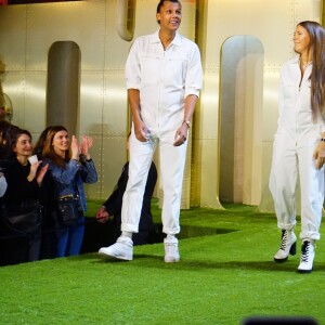 Stromae, sa femme Coralie Barbier (enceinte) et son frère Luc Junior Tam (directeur artistique) sont venus présenter au Bon Marché la 5 ème collection deq vêtements de leur marque Moseart. Une collection unisexe dont les imprimés s'inspirent de l'art déco et de l'art nouveau qui ont façonné Bruxelles où ils vivent. Ils proposent également une ligne dédiée à la maison. Paris le 6 avril 2018 