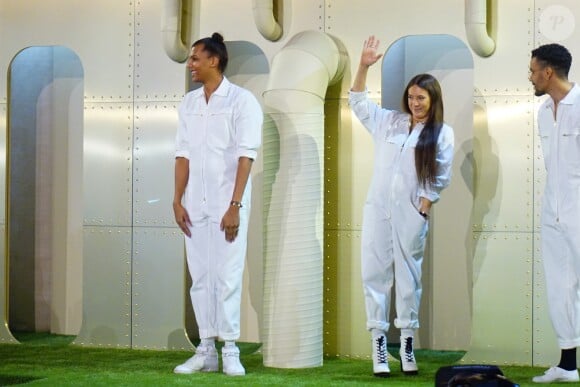 Stromae, sa femme Coralie Barbier (enceinte) et son frère Luc Junior Tam (directeur artistique) sont venus présenter au Bon Marché la 5 ème collection deq vêtements de leur marque Moseart. Une collection unisexe dont les imprimés s'inspirent de l'art déco et de l'art nouveau qui ont façonné Bruxelles où ils vivent. Ils proposent également une ligne dédiée à la maison. Paris le 6 avril 2018 