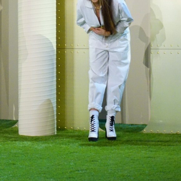 Stromae, sa femme Coralie Barbier (enceinte) et son frère Luc Junior Tam (directeur artistique) sont venus présenter au Bon Marché la 5 ème collection deq vêtements de leur marque Moseart. Une collection unisexe dont les imprimés s'inspirent de l'art déco et de l'art nouveau qui ont façonné Bruxelles où ils vivent. Ils proposent également une ligne dédiée à la maison. Paris le 6 avril 2018 