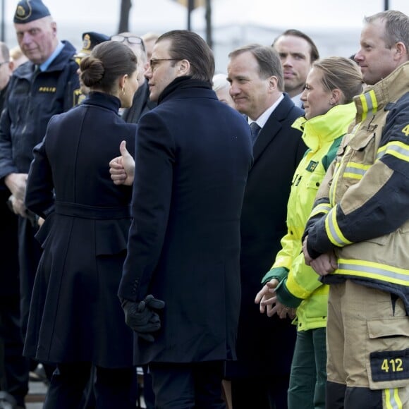 La princesse héritière Victoria de Suède et son mari le prince Daniel ont assisté le 7 avril 2018 à Stockholm dans le parc du Kungsträdgarden à un concert commémoratif en hommage aux victimes de l'attentat au camion-bélier perpétré un an plus tôt, le 7 avril 2017, dans la rue piétonne Drottninggatan.