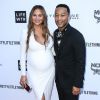 Chrissy Teigen enceinte et son mari John Legend à la 4ème soirée annuelle Daily Front Row à l'hôtel Beverly Hills à Los Angeles, le 8 avril 2018.