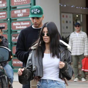 Kourtney Kardashian et Younes Bendjima sont allés déjeuner au restaurant Tony Taverna à Malibu le 23 decembre 2017.