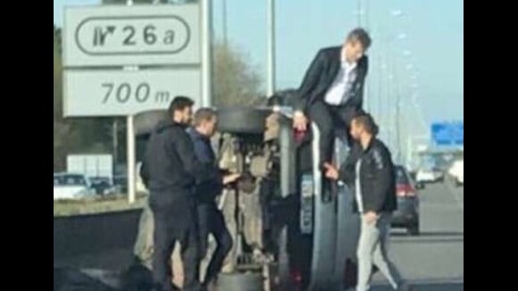Arnaud Montebourg : Sa voiture renversée sur l'A63, il s'extirpe l'air de rien