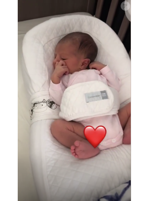 Jérémy Florès a annoncé le 9 avril 2018 sur Facebook la naissance de son premier enfant avec sa compagne Hinarini de Longeaux, une petite fille prénommée Hinahei. Ici, une image de sa story Instagram quelques jours après la naissance.