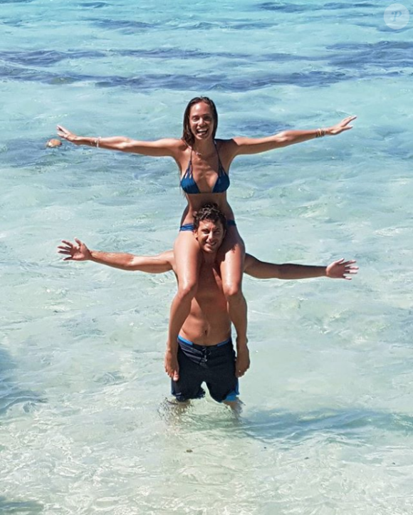 Jérémy Florès et Hinarini de Longeaux, Miss Tahiti 2012, ici dans une photo Instagram de juillet 2017, ont annoncé le 9 avril 2018 sur Facebook la naissance de leur premier enfant, une petite fille prénommée Hinahei.