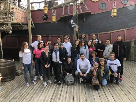 Les Talents de "The Voice 7" à Disneyland Paris, le 15 avril 2018 avec les enfants de l'association "Tout le monde contre le cancer".