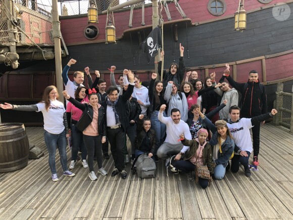 Les Talents de "The Voice 7" à Disneyland Paris, le 15 avril 2018 avec les enfants de l'association "Tout le monde contre le cancer". Une journée placée sous le signe du partage.