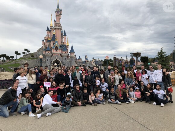 Les Talents de "The Voice 7" à Disneyland Paris, le 15 avril 2018 avec les enfants de l'association "Tout le monde contre le cancer".