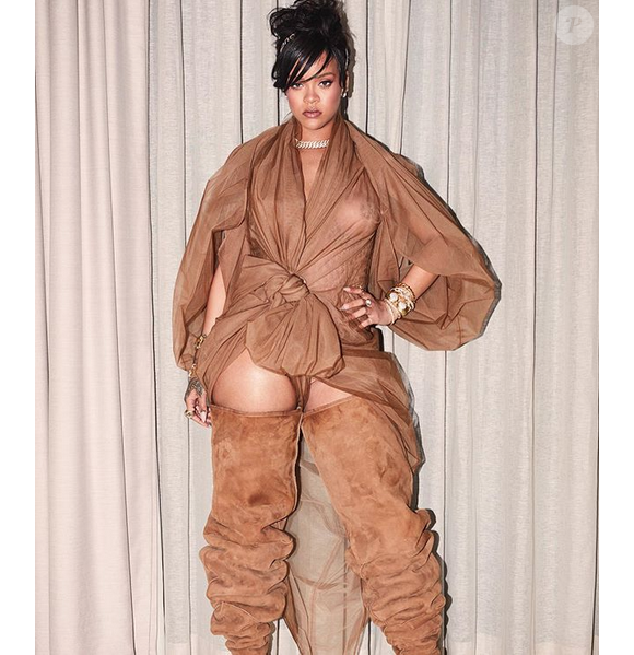 Rihanna, habillée en Y/PROJECT au festival Coachella. Avril 2018.