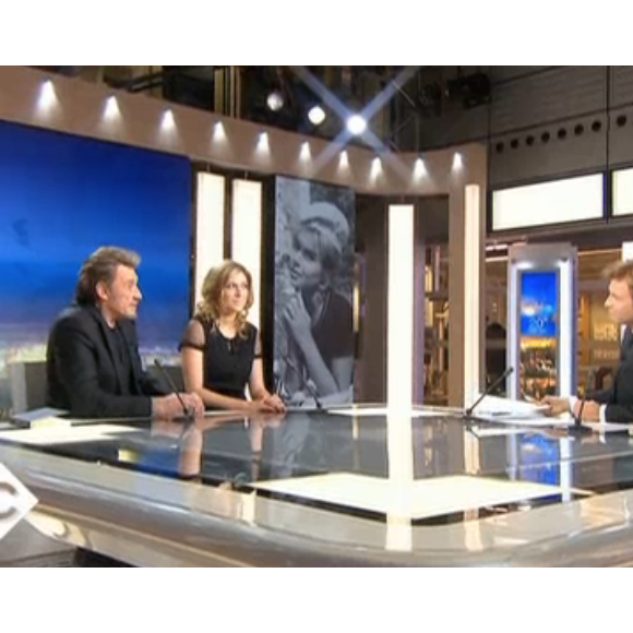 Exclusif - Johnny Hallyday et Amanda Sthers au JT de France 2 presente par Laurent Delahousse, le 9 février 2013. 