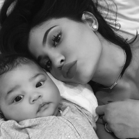 Kylie Jenner accusée d'être une mauvaise mère pour être allée à Coachella