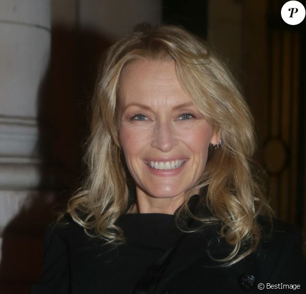 Estelle Lefebure En Bikini Pose Lascive Pour L Ex De David Hallyday Purepeople