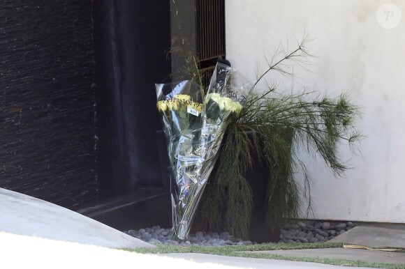 Exclusif - Des fleurs ont été déposées devant la maison d'Avicii (Tim Bergling) décédé le 20 avril 2018 à Beverly Hills à l'âge de 28 ans.