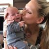 Anna Kournikova pose avec l'un de ses jumeaux sur Instagram le 16 janvier 2018.
