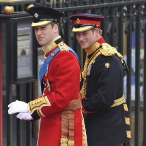 Le prince Harry était le témoin de son frère le prince William lors de son mariage avec Kate Middleton le 29 avril 2011 à Londres. Le 19 mai 2018, il a demandé à William de lui rendre la pareille lors de son mariage avec Meghan Markle.