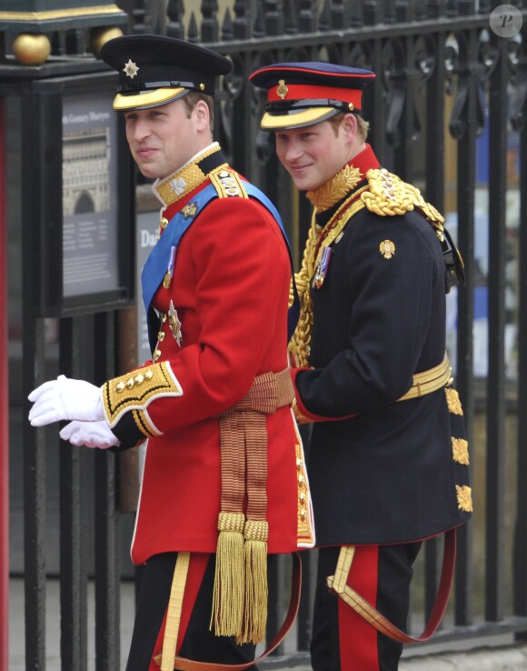 Le prince Harry était le témoin de son frère le prince William lors de son mariage avec Kate Middleton le 29 avril 2011 à Londres. Le 19 mai 2018, il a demandé à William de lui rendre la pareille lors de son mariage avec Meghan Markle.
